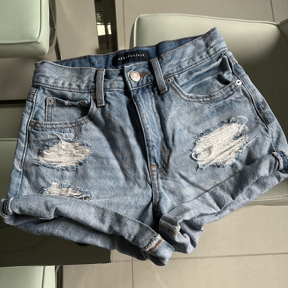 Aero Mom Short Women’s light blue  Distressed Denim Rolled Hem Size 00